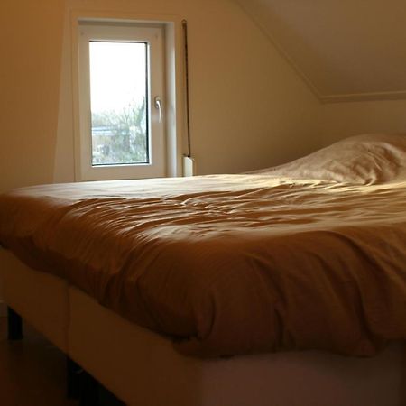 Schwone Diekhuusje - Vakantiewoning Aan De Noordzeekust Vila Schoondijke Exterior foto