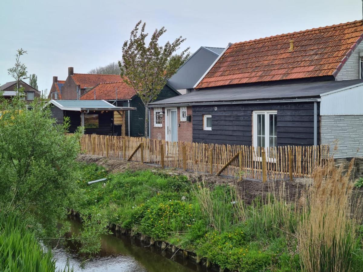 Schwone Diekhuusje - Vakantiewoning Aan De Noordzeekust Vila Schoondijke Exterior foto