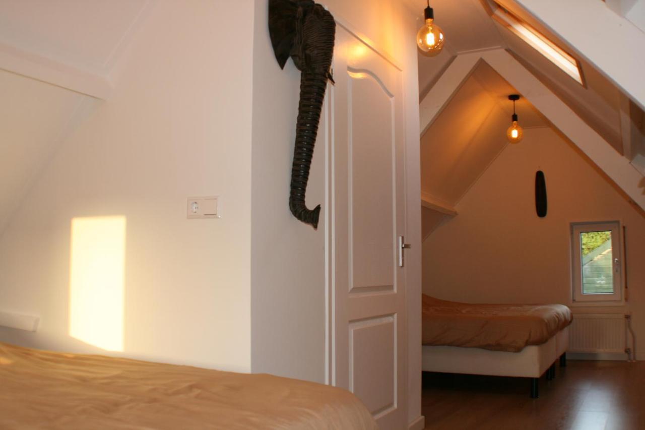 Schwone Diekhuusje - Vakantiewoning Aan De Noordzeekust Vila Schoondijke Exterior foto